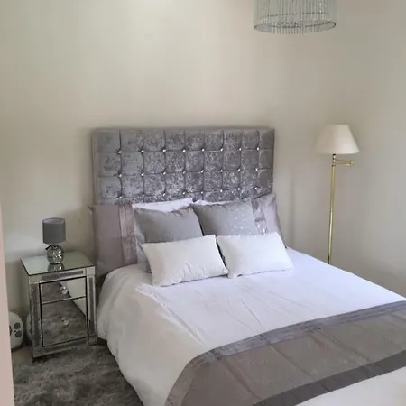 Fascinating & Luxurious Golf,mountain & Garden View Porto Banus Ferienhaus Marbella