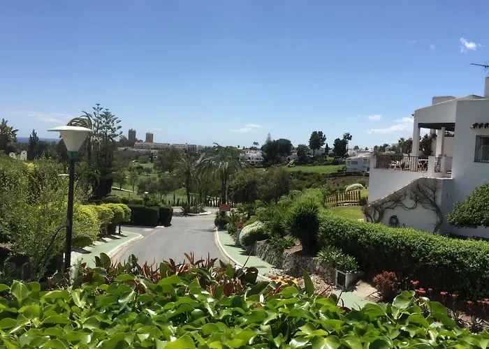 Ferienhaus Fascinating & Luxurious Golf,mountain & Garden View Porto Banus Marbella